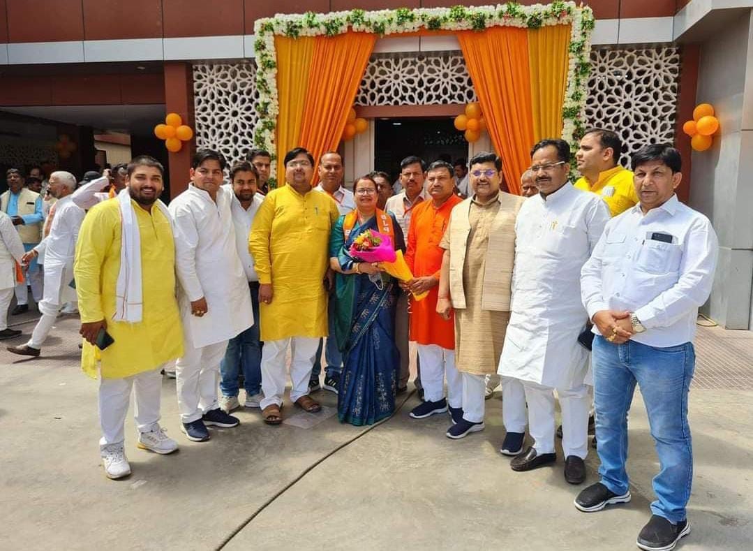 Hathras: BJP went in large numbers from the district to take oath