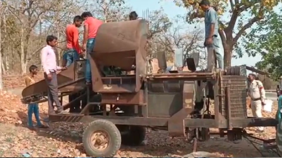 Traumatic accident in Chhatarpur: minor dies after being stuked in thresher, body could be brought to hospital