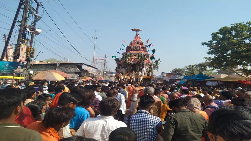 Lord Ranganath came out to see the devotees sitting on a 60 feet high Rath in Mathura