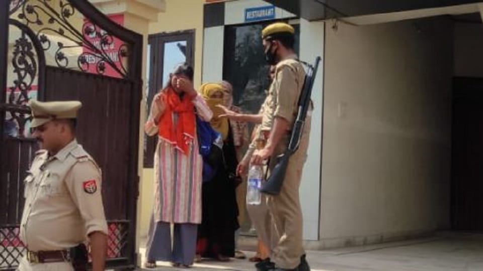 lovers were found in an objectionable condition in hotel During police raid in Firozabad
