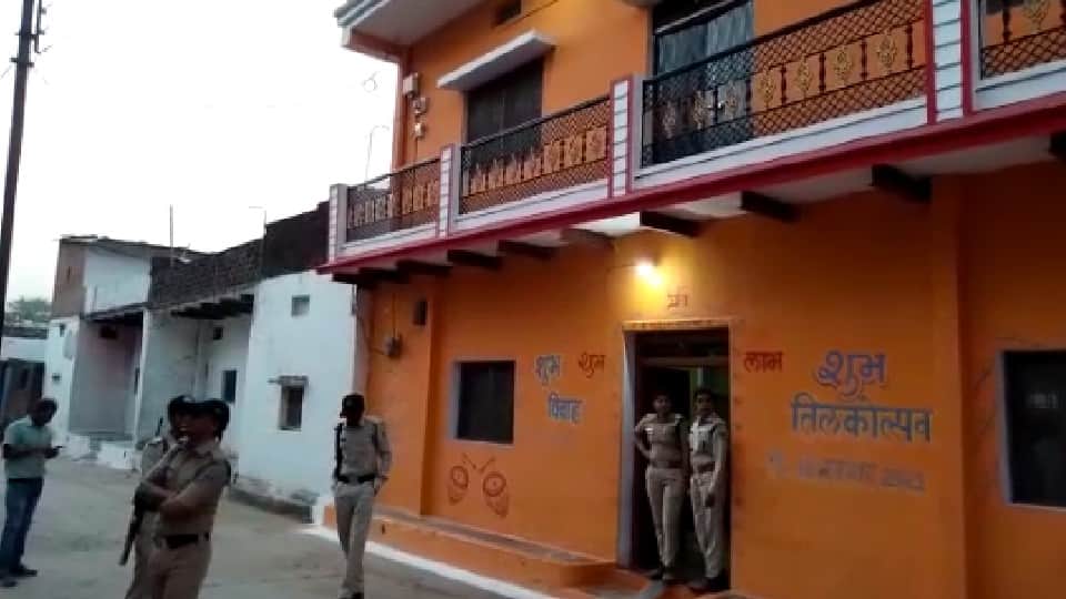 EOW raid in Satna: Team reached to calculate black money of crorepati panchayat secretary