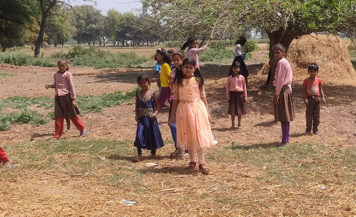 Kanpur dehat : The examinations of council schools became a joke, while copying And children were found playing somewhere
