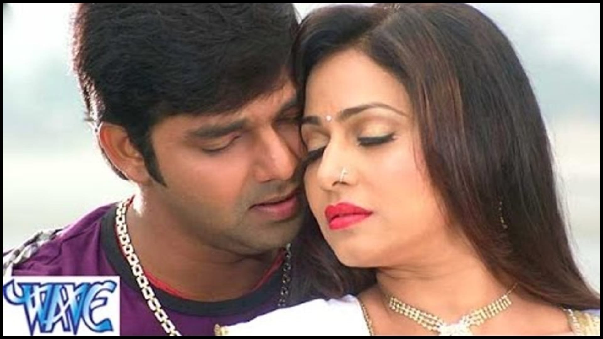 Bhojpuri singer Pawan Singh and Pakhi hegde song Odhni pyaar kare lagal trends on You tube