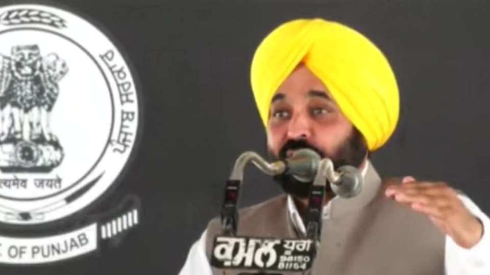 Punjab CM Bhagwant Mann hands over compensatory cheques to cotton farmers