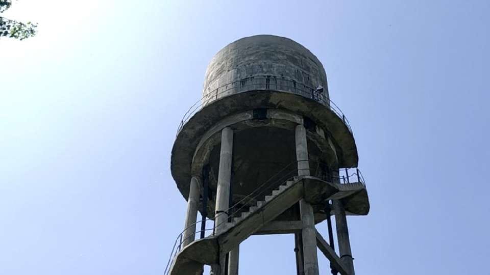 Elderly couple climbed on water tank in Firozpur of Punjab