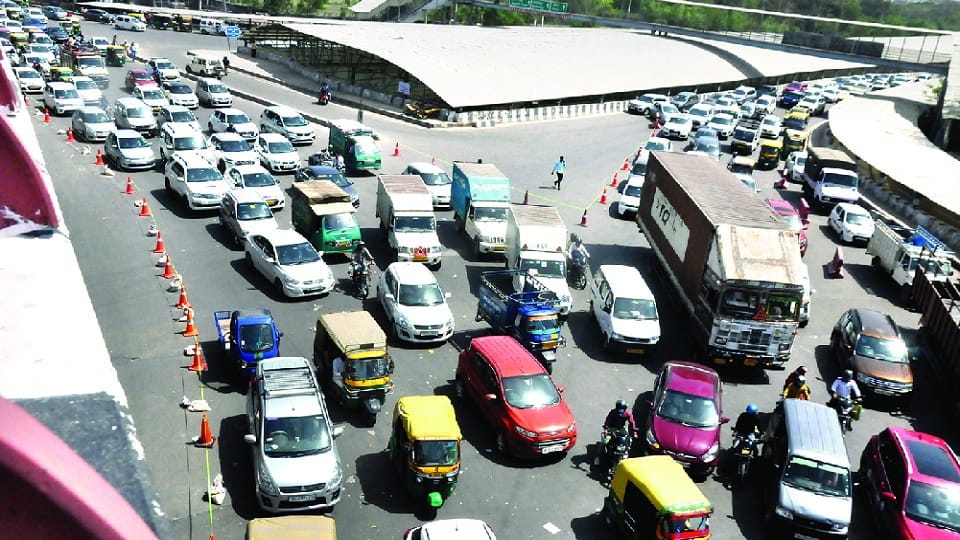 girl student dies after jumps from flyover at rajiv chowk in gurugram