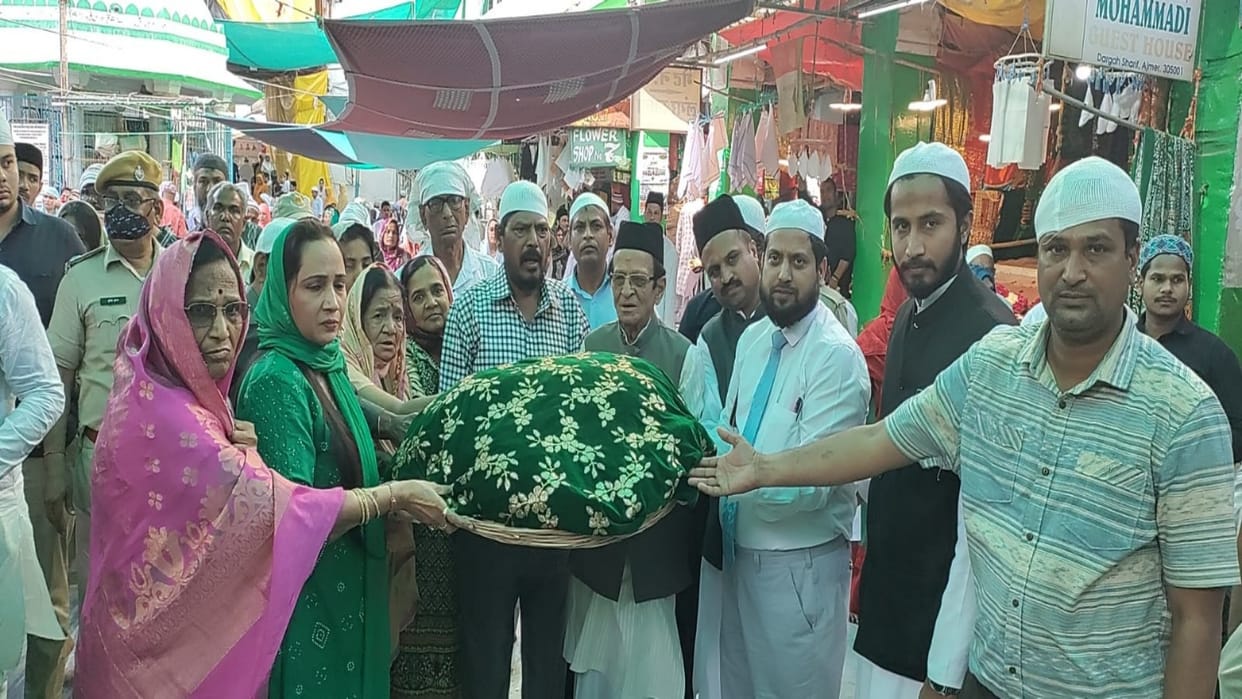 Union Minister and President of Republican Party of India Ramdas Athawale reached Ajmer Dargah with family