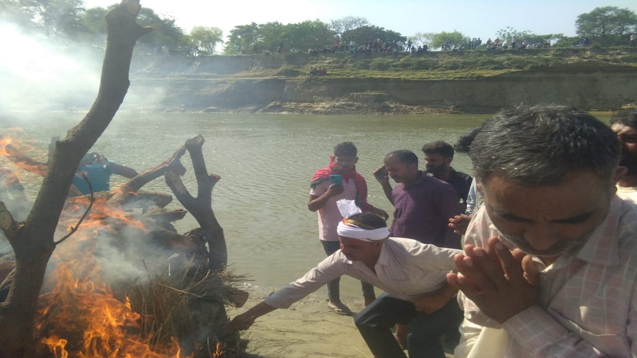 jawan funeral done after nuisance in gorakhpur