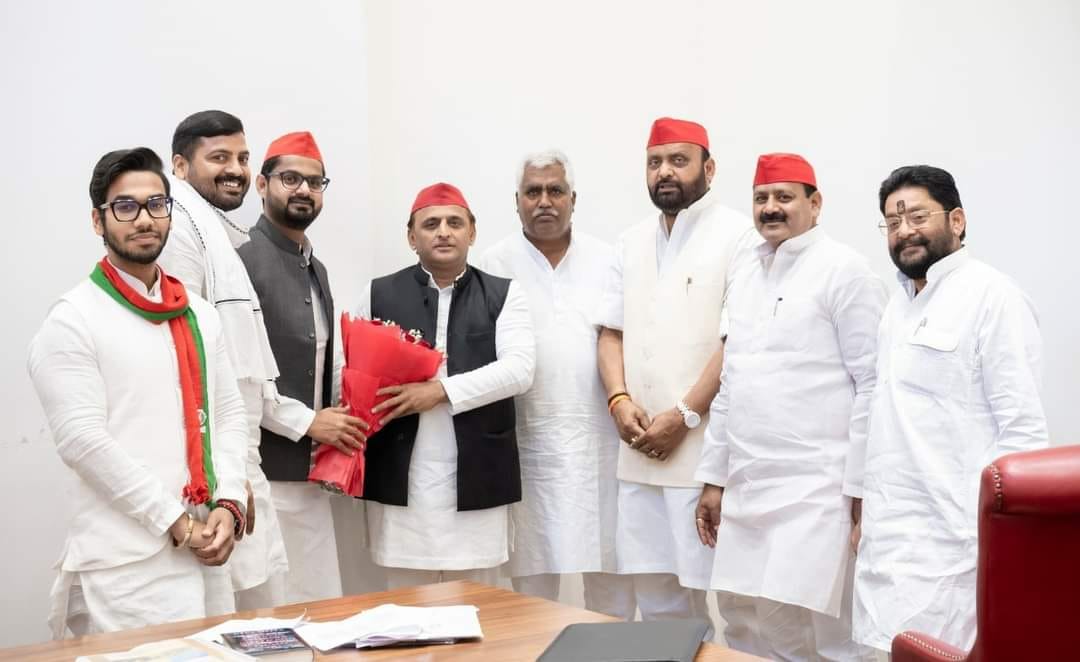 Madan Yadav searched in Ghazipur and found near Akhilesh in Lucknow