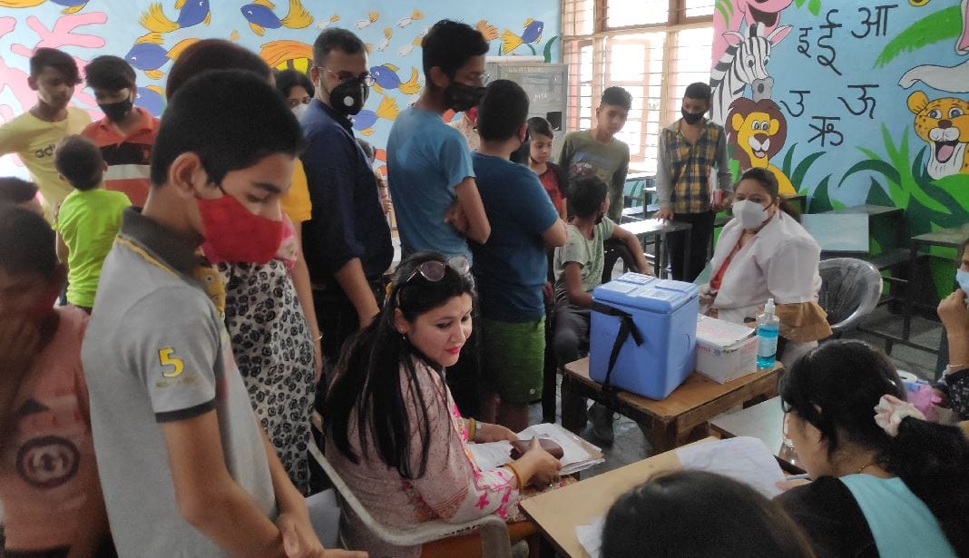 Teenagers Enthusiast about covid vaccination in Jammu Kashmir said no pain due to needle injection