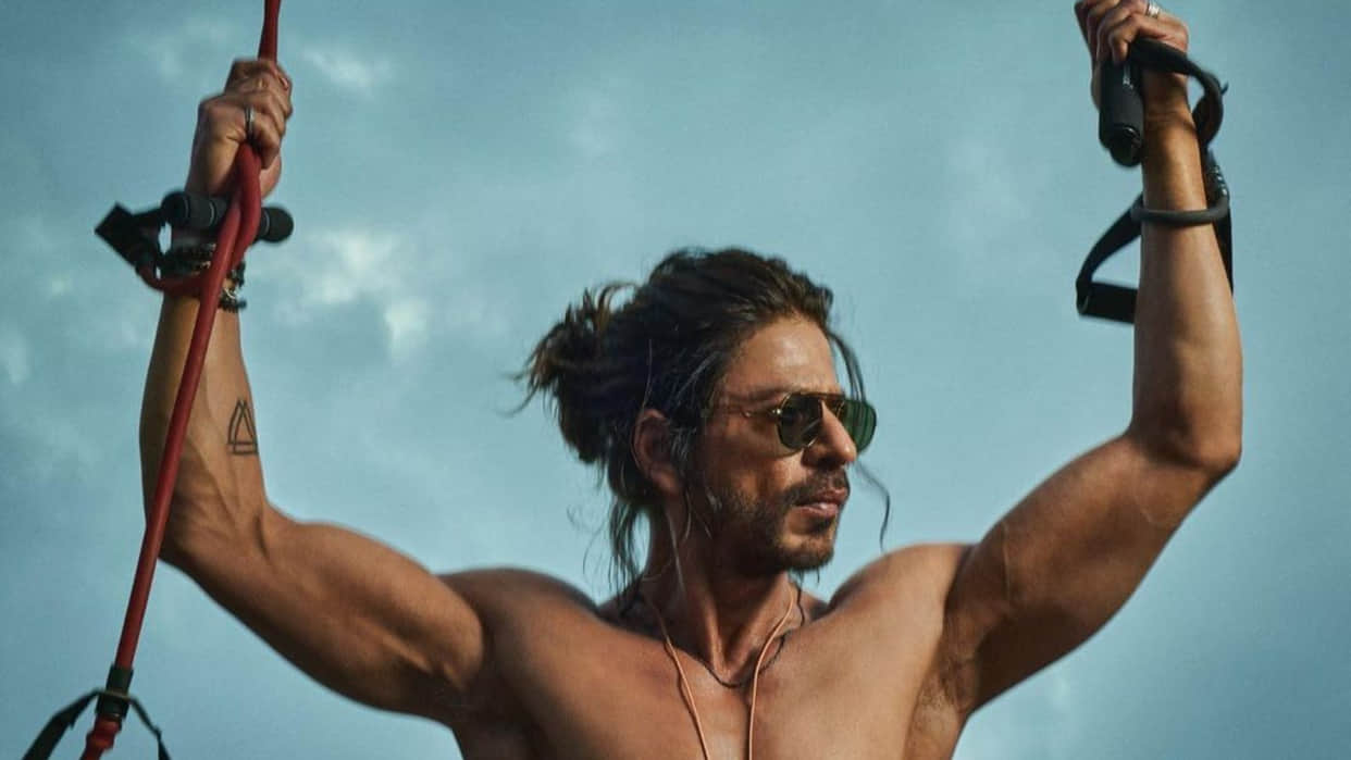 Shah rukh khan revels his first look from pathaan movie and said how will you stop pathan srk plus srk ott platform
