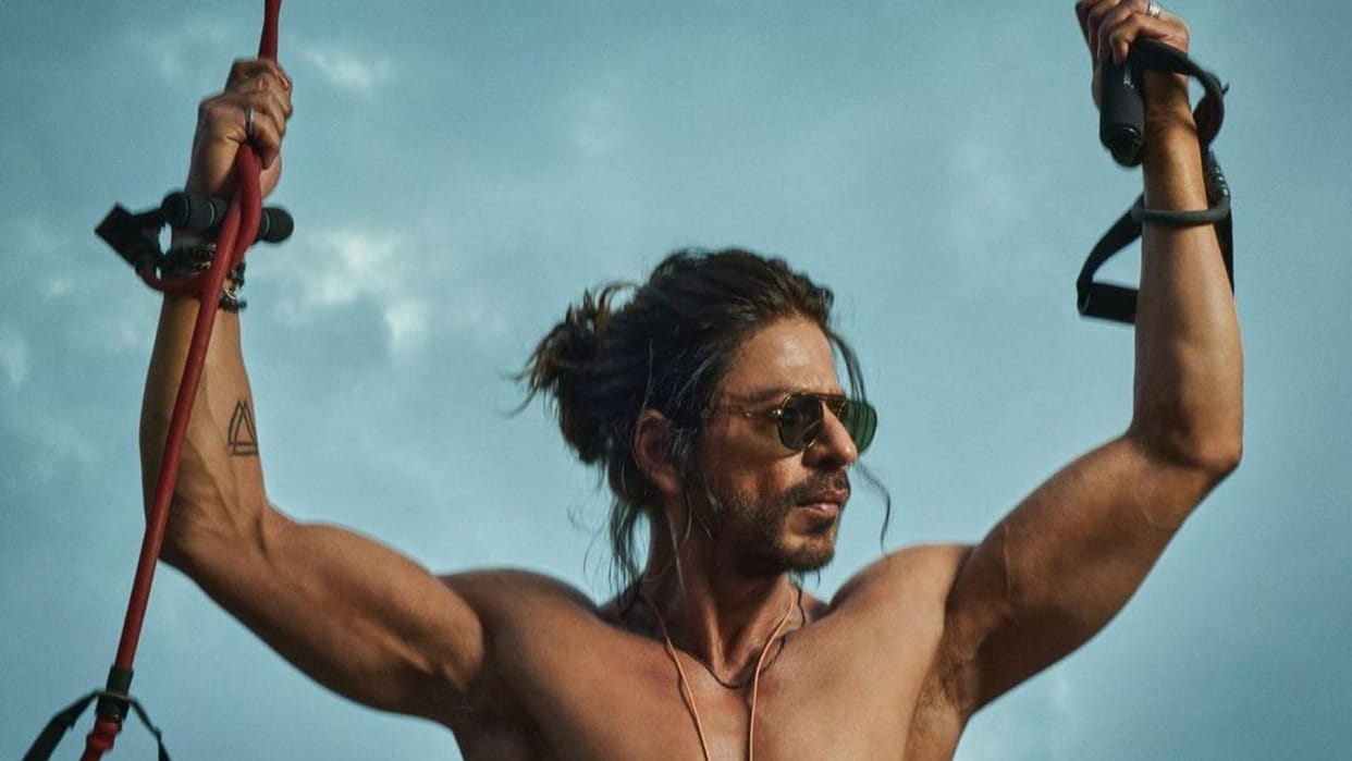 Shah rukh khan revels his first look from pathaan movie and said how will you stop pathan srk plus srk ott platform