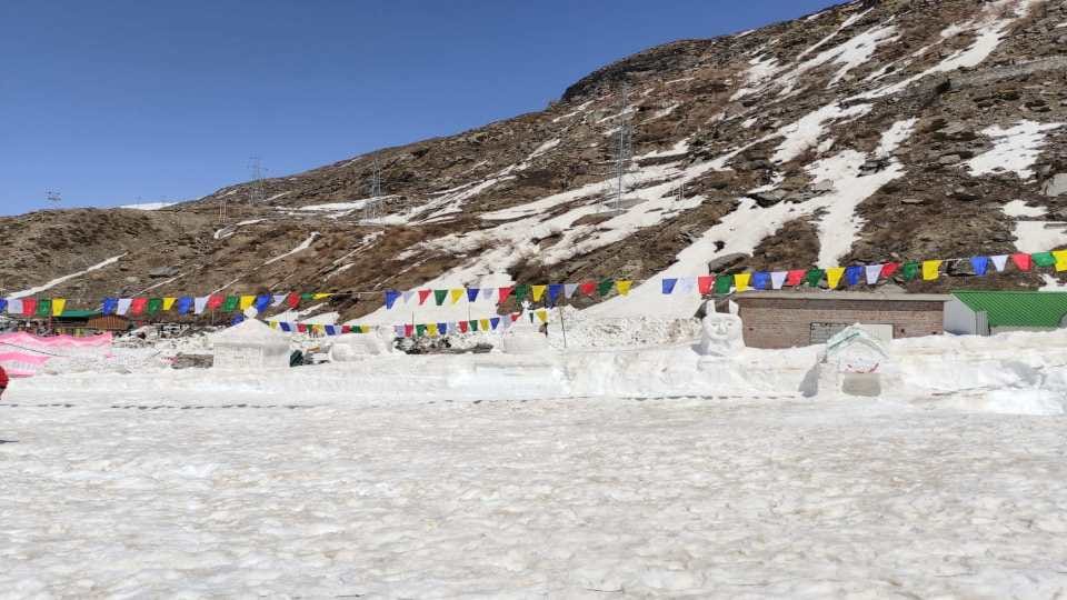 Craft Mela: Tourists happy after seeing snow shapes in the North Portal of Atal Tunnel Rohtang