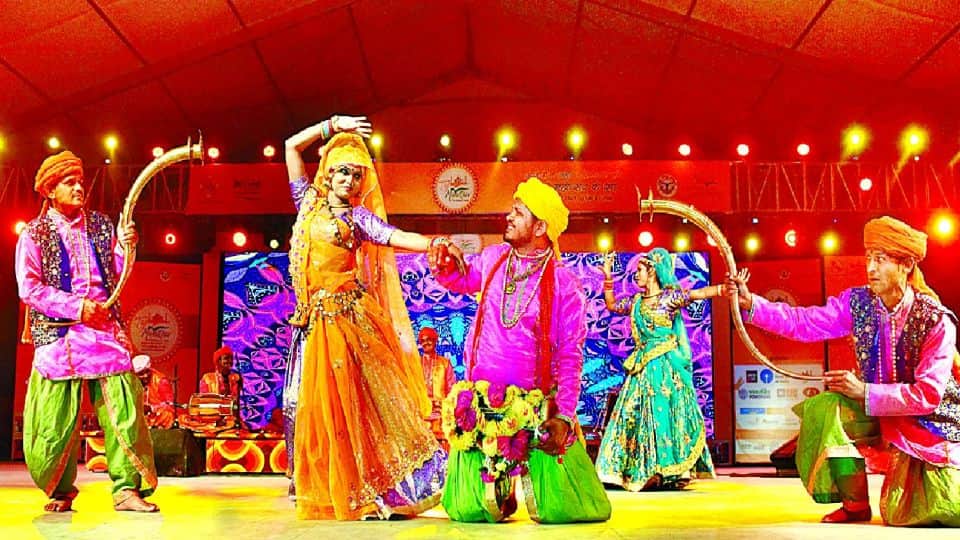 taj mahotsav 2022 Qawwal Aslam Sabri sang Qawwali at Agra fort