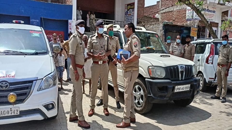 theft of millions of homes of building material suppliers in agra crime news