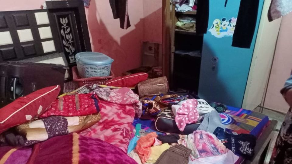 Thieves stole cash and jewellery from iron merchant house in Agra