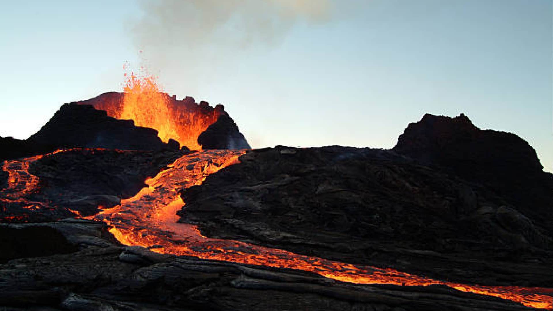 ice age may come again on Earth Ancient volcanoes buried in the ice of Antarctica gave evidence