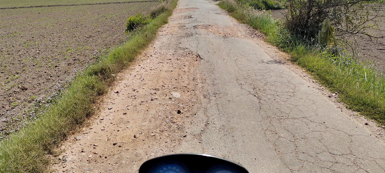 Deep potholes in Singhda Road, pedestrians upset