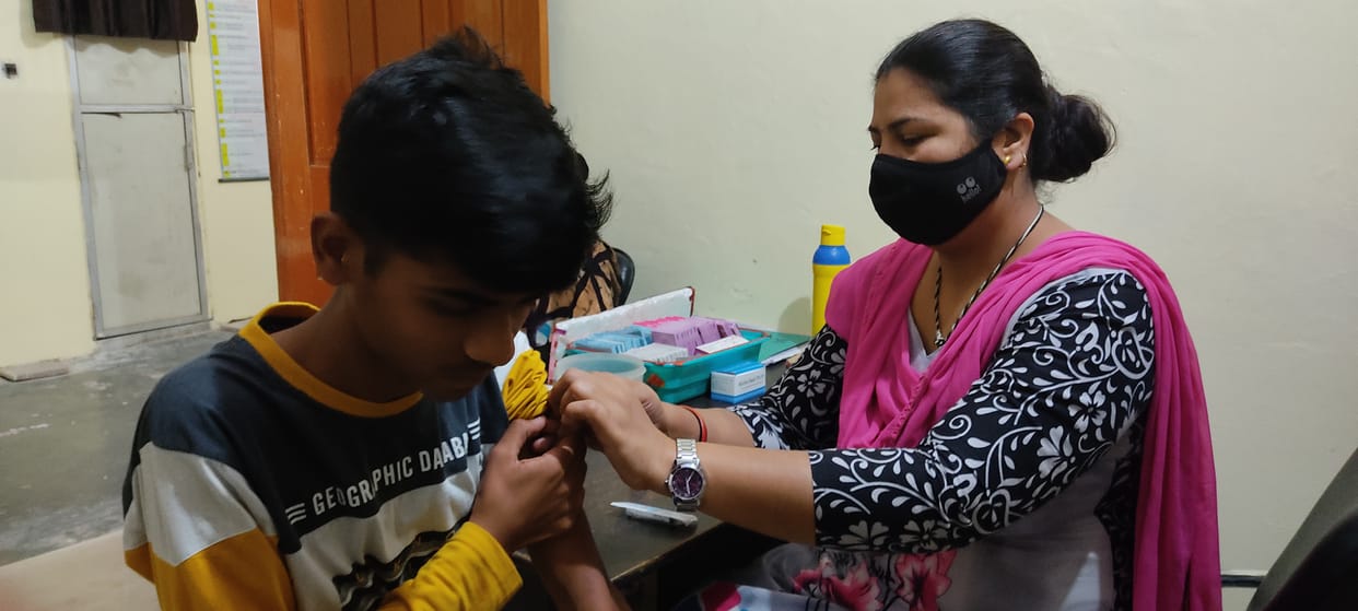 Grandfather, father and brother are leaving the fear of vaccines