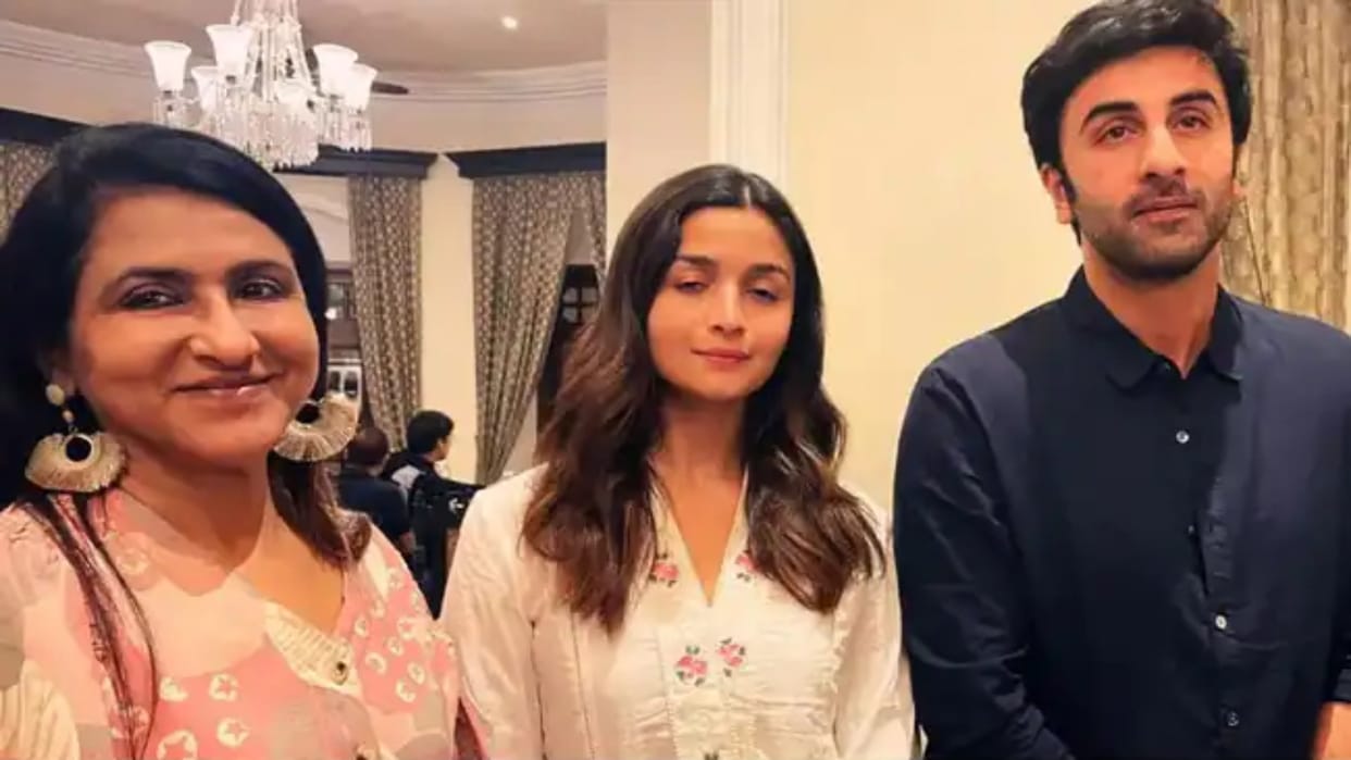 Social media: Alia Bhatt and Ranbir Kapoors picture with saree designer beena kannan went viral fans asked When is the wedding