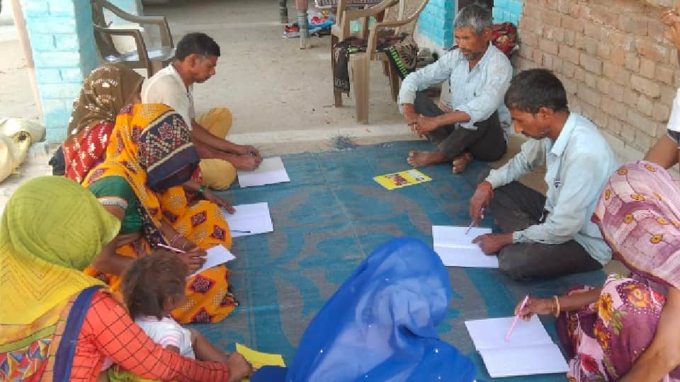 Chhatarpur: Evaluation test of illiterates completed, information about pure water usage given through street play