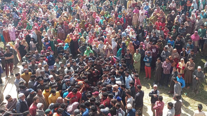 Budgam terrorist attack thousands of people gathered in cremation of martyr SPO and his brother in budgam kashmir