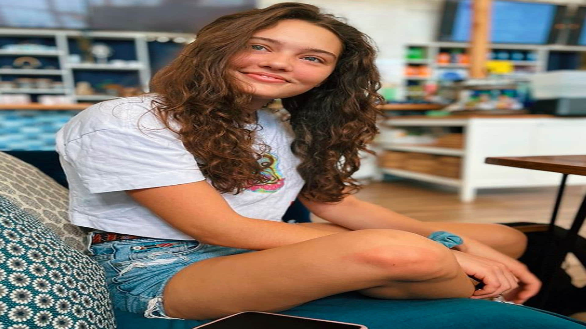 Model Both Legs Amputated After Getting Infected With Corona Happy and Celebrated Her Birthday