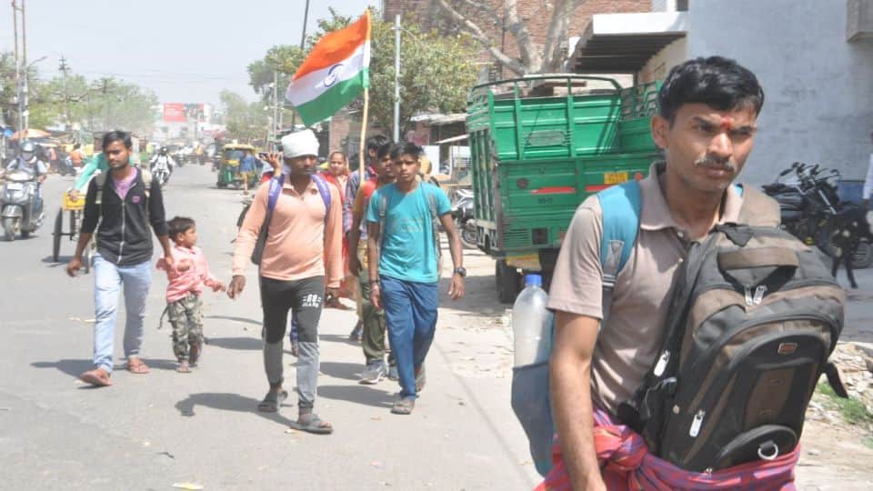 thousands of devotees going to Karauli for Kali Devi Darshan