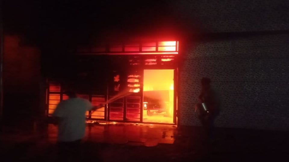 Jharkhand 90-year-old man burnt to death girl injured