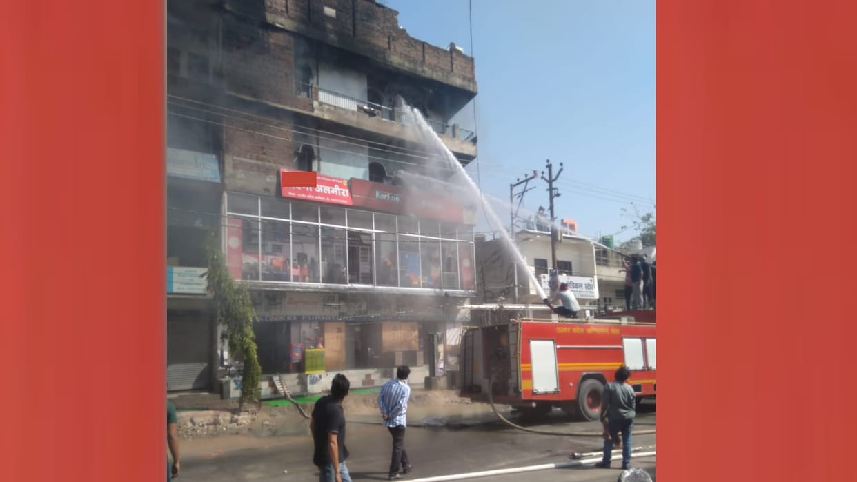 fire broke out in a furniture shop in sultanpur.
