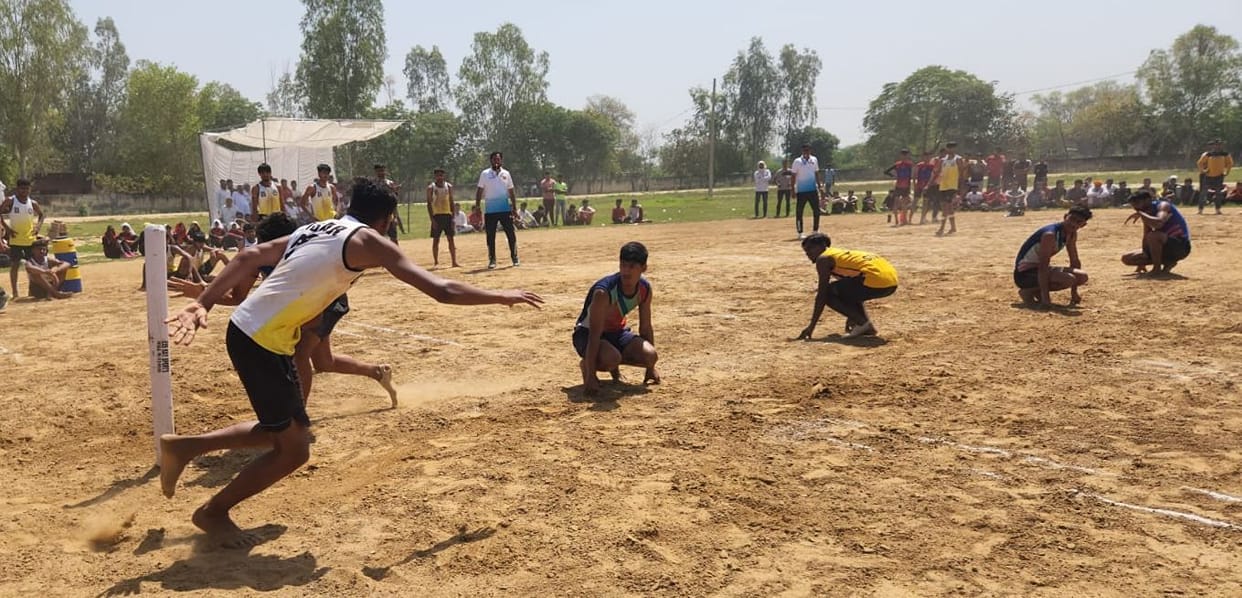 In the state level Kho-Kho competition, the team of Hisar among girls and Sonipat among boys was the winner.