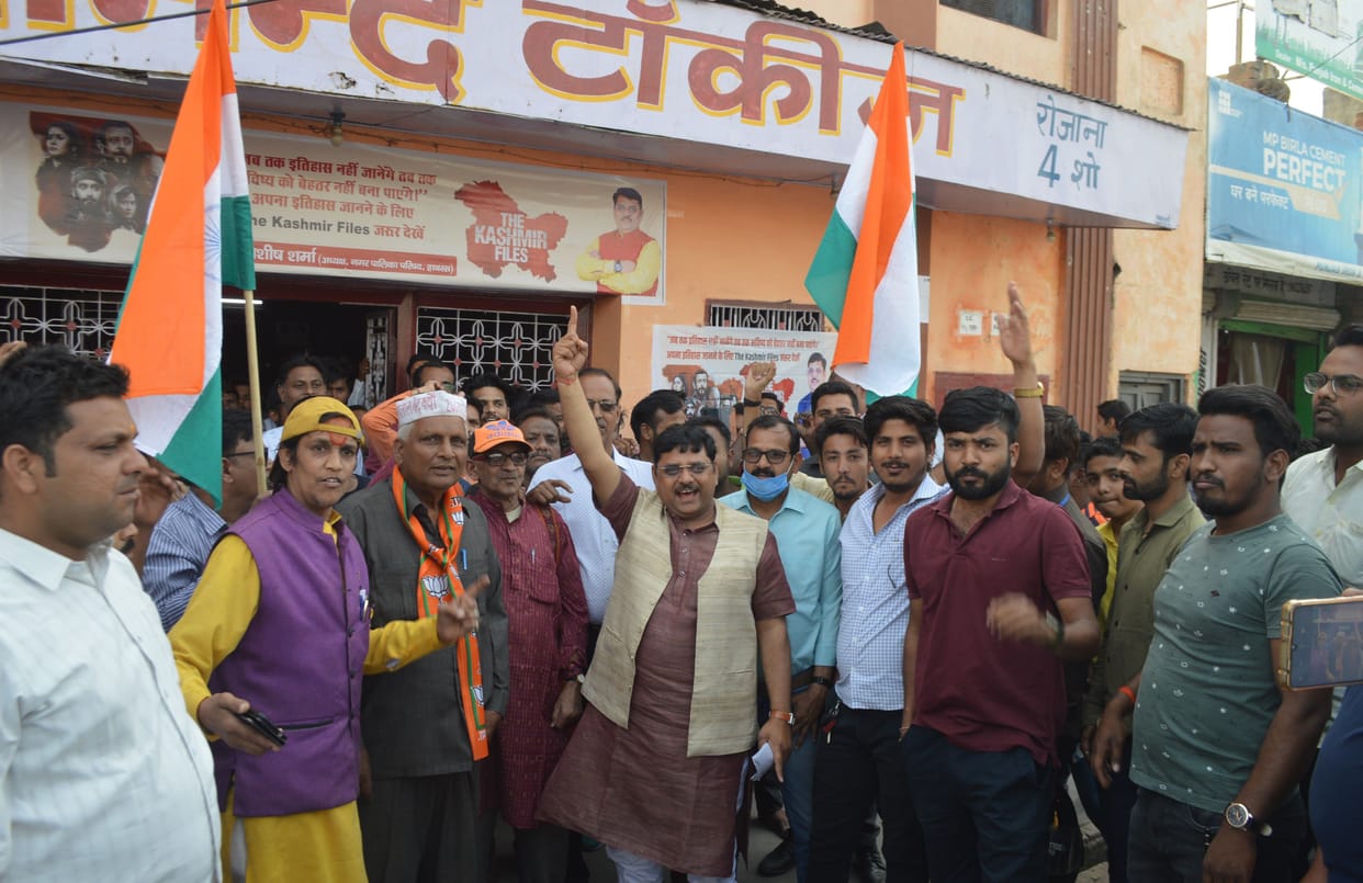 Hathras: 100 citizens of the city will watch Kashmir Files movie daily for free