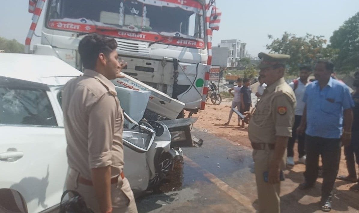 Hathras: Couple dies in lorry and car collision