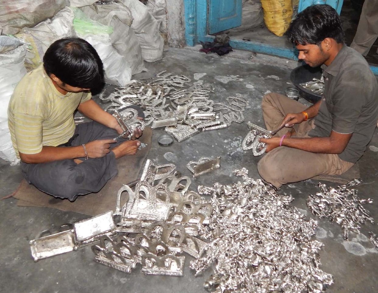 Hathras: In Navratri, the Mother Goddess will sit on the thrones built in Hathras