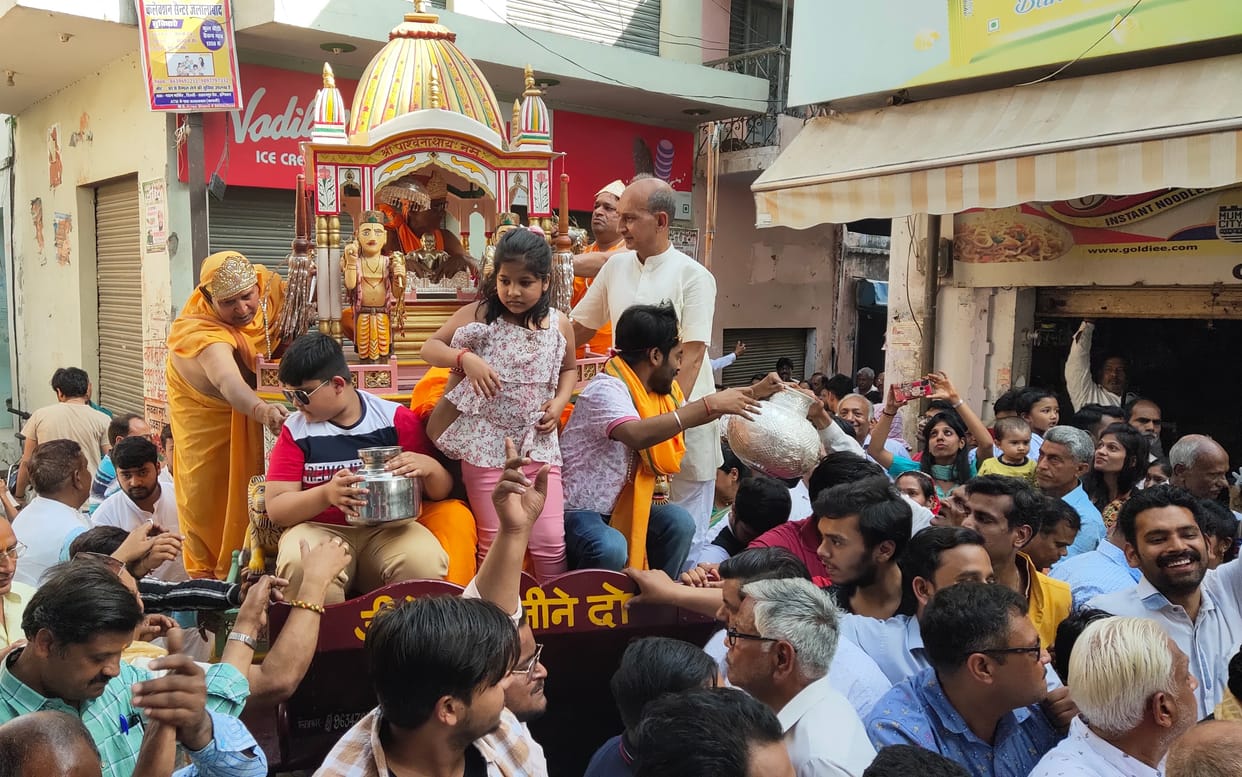 Cheers of Lord Parshvanath in Rath Yatra Festival