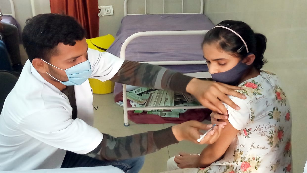 Amar Ujala Abhiyan Health: Vaccination of teenagers picks up pace