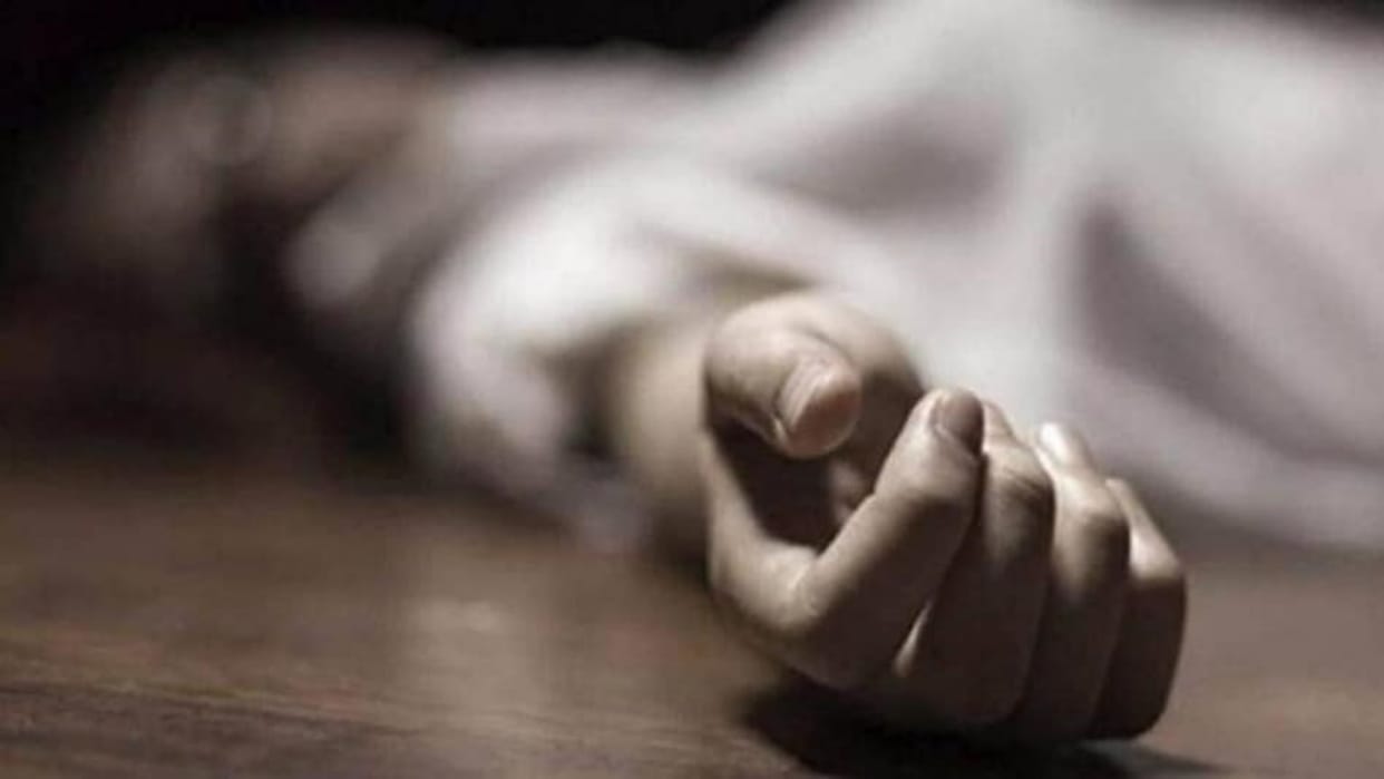 Budaun Tractor trolley filled with straw overturned young man dies after being crushed