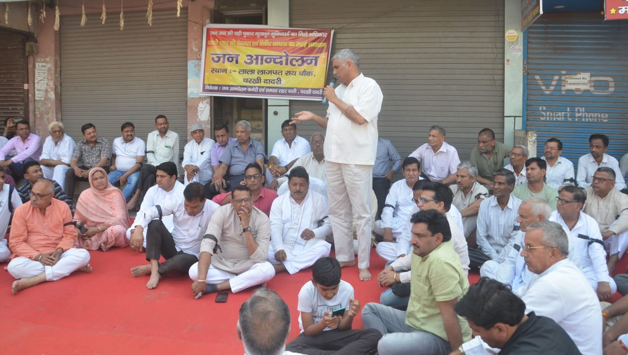 Movement postponed after MLA's assurance, given 15 days to solve sewer-drinking problems