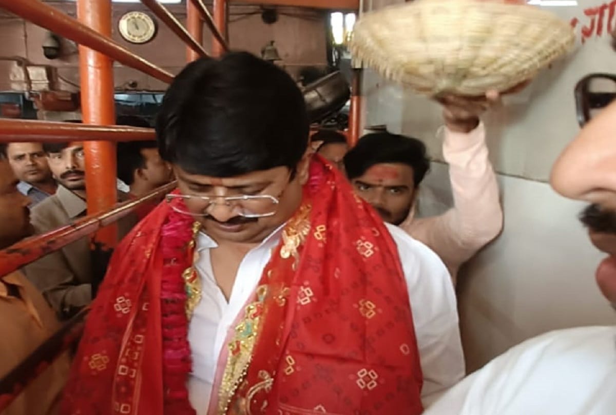 Raghuraj Pratap Singh Raja Bhaiya do worship in maa Vindhyavasini temple in mirzapur