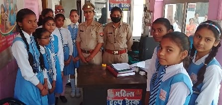 Students visited the Kotwali and saw the women's help desk