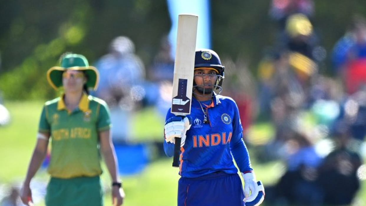 Mithali raj becomes youngest and oldest indian to score fifty in women's world Cup