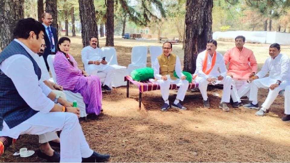Madhya Pradesh: CM met MPs-MLAs, said- joint effort is necessary for tourism development of Pachmarhi