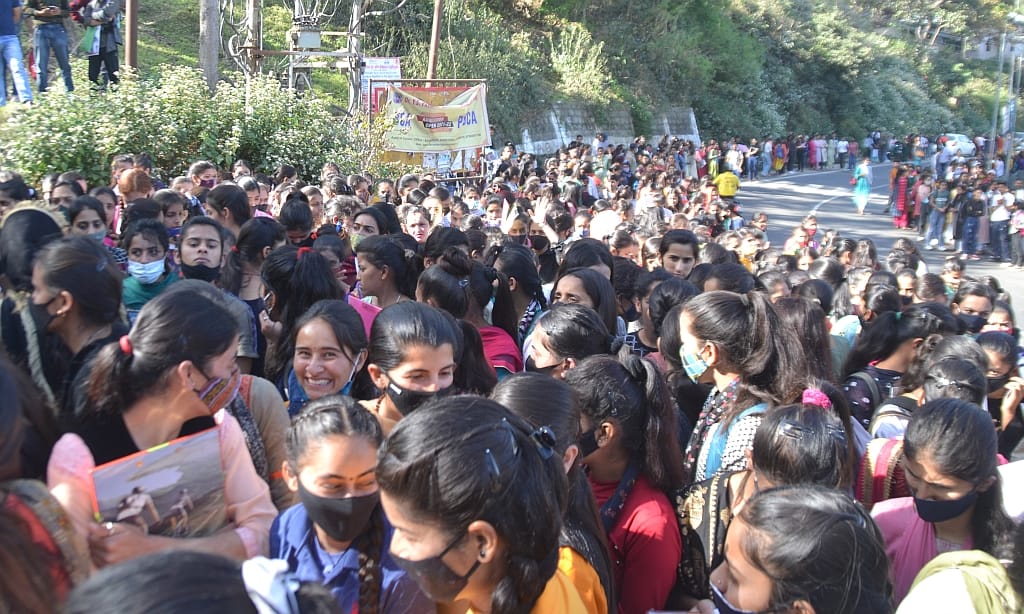 6458 girls and boys participated in police  bharti  examination in sirmaur