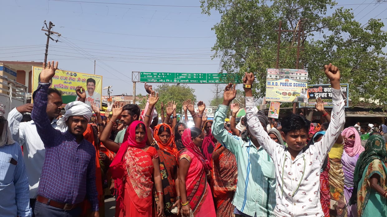 Road jam on demand to expose the massacre