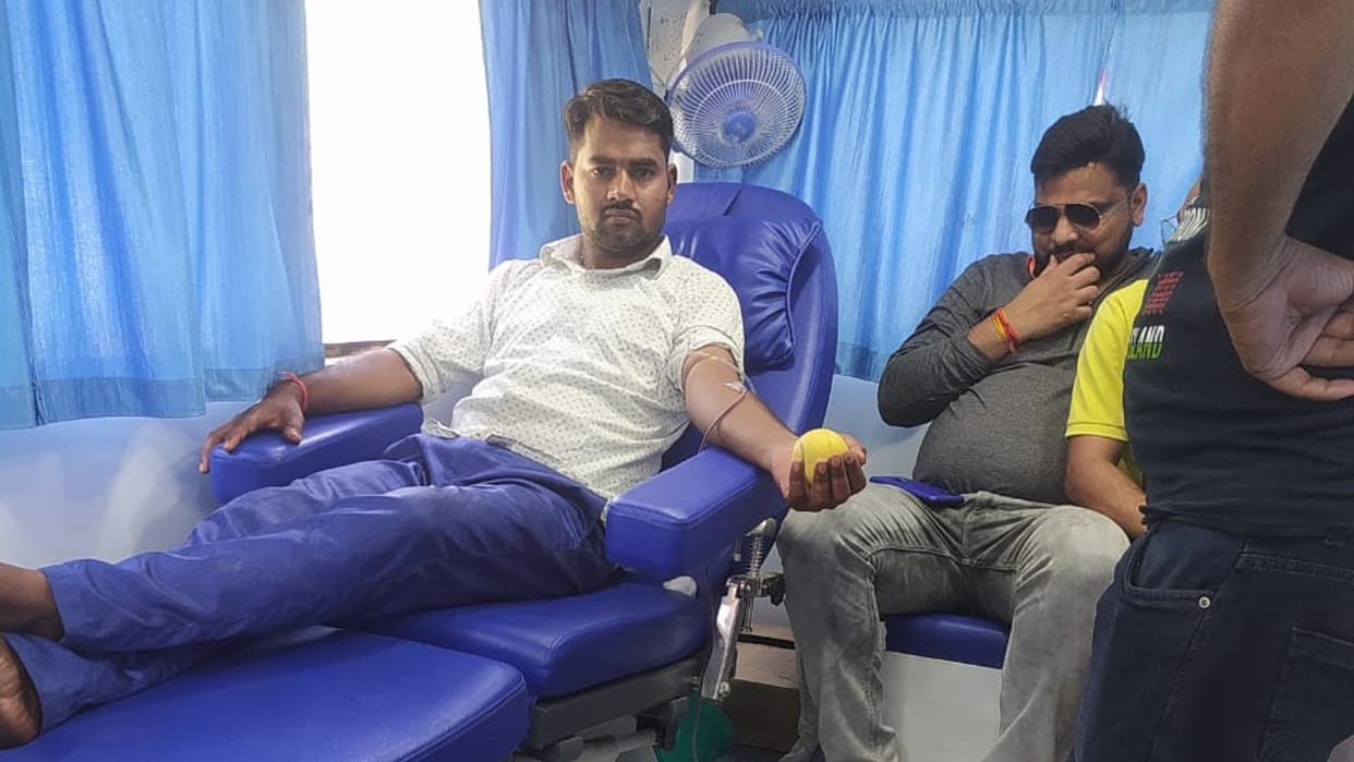 Chhatarpur: The people of Panipuri set an example by donating blood, gave the message of donating blood to the people