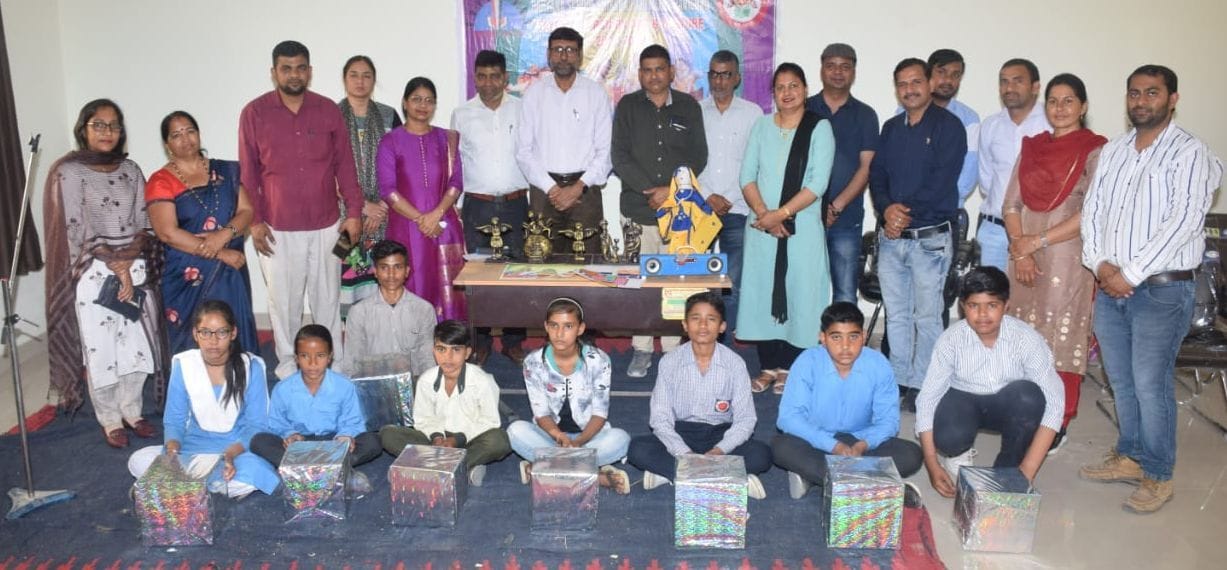Amar ujala Education campaign Students are emerging from mental troubles in Corona faces are blooming in schools