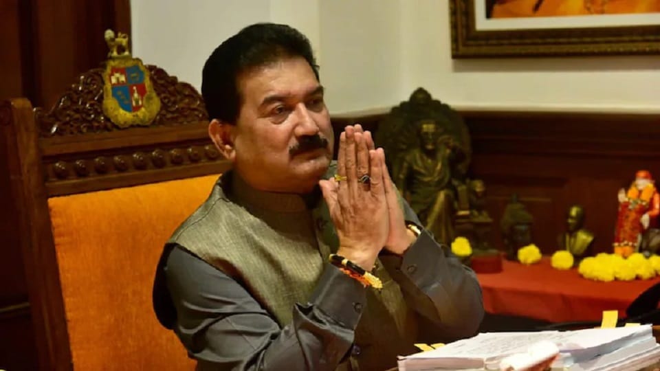 Income tax department finds gifts worth crores given to Matoshree Shiv Sena leader says they were for his mom