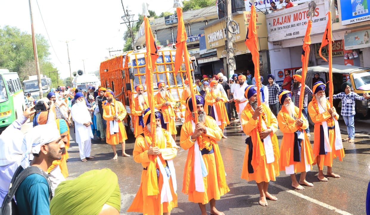 The palanquin of Sri Guru Granth Sahib came out in the city