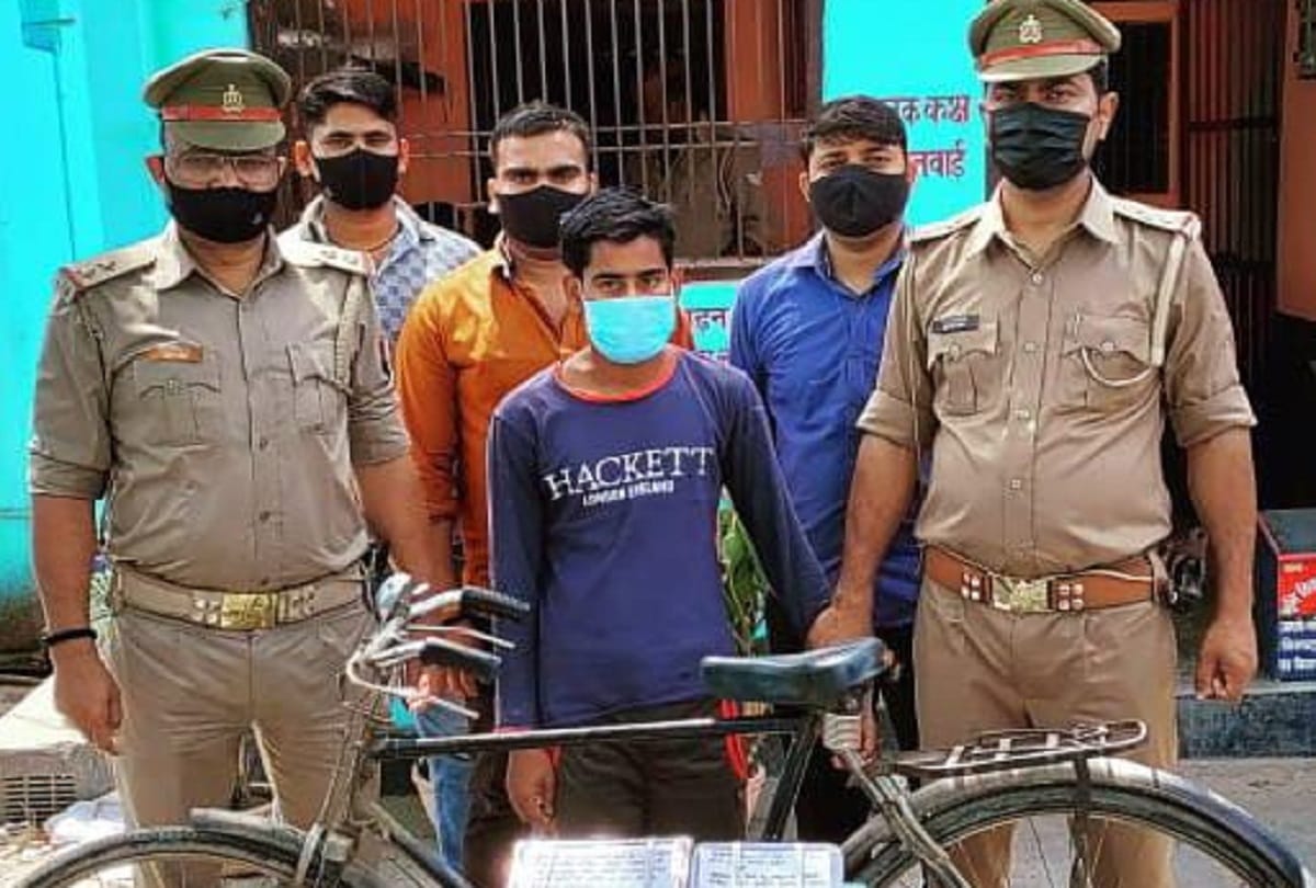 Dead body was found in  field varanasi police busted murder case  friend killed friend for mobile and Rs 1100