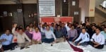 आयकर भवन में धरना प्रदर्शन करते इनकम टैक्स एम्प्लाइज फेडरेशन अलीगढ़ रीजन के पदाधिकारी।